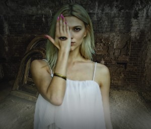 La mujer que hace volar a Escorpio (1)
